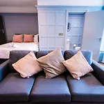 Sallow Tree House 酒店 塞尔比