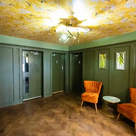 Sallow Tree House 酒店 *