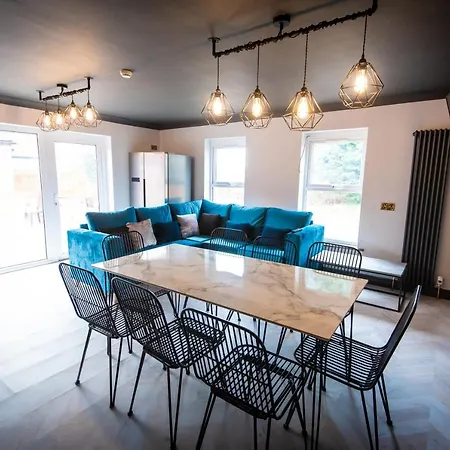 Sallow Tree House 酒店 *