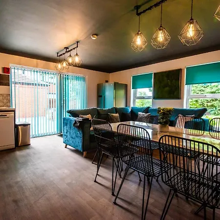 Sallow Tree House 塞尔比