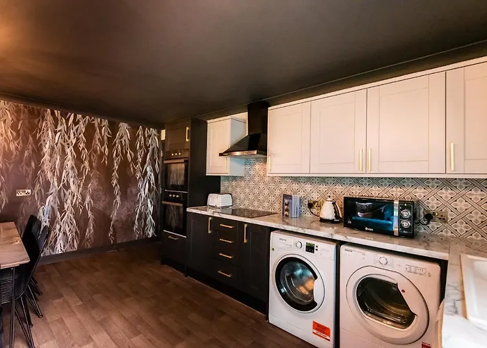 Sallow Tree House 塞尔比